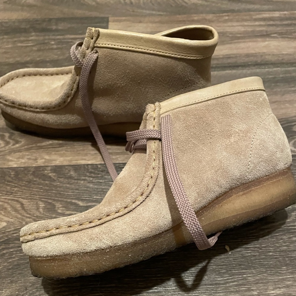 Women’s Size 6.5 Camel Colored Clarks Wallabee Boots